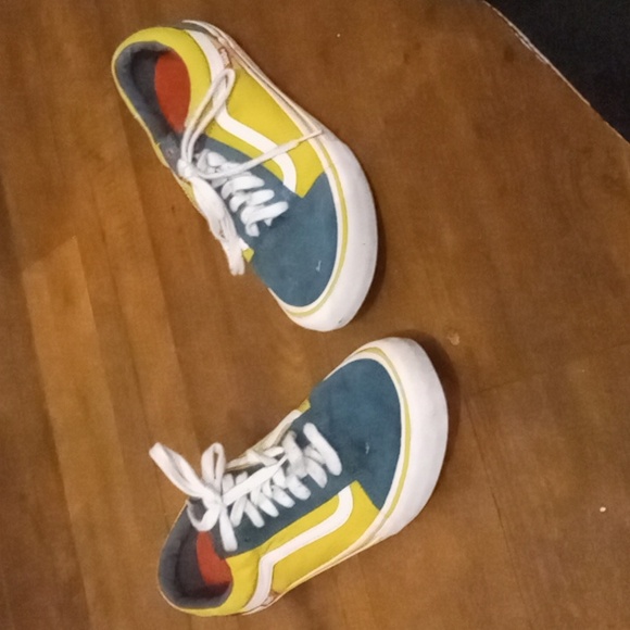 VANS - Picture 2 of 5